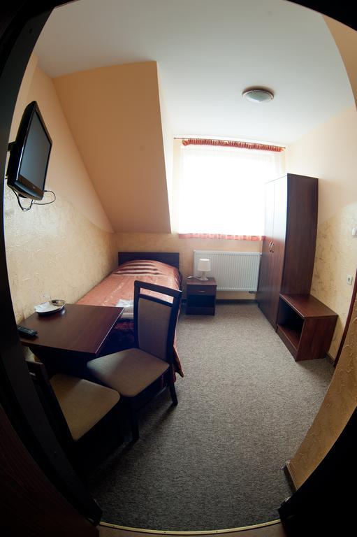 Hotel & Restauracja Okraglak Checiny  Phòng bức ảnh