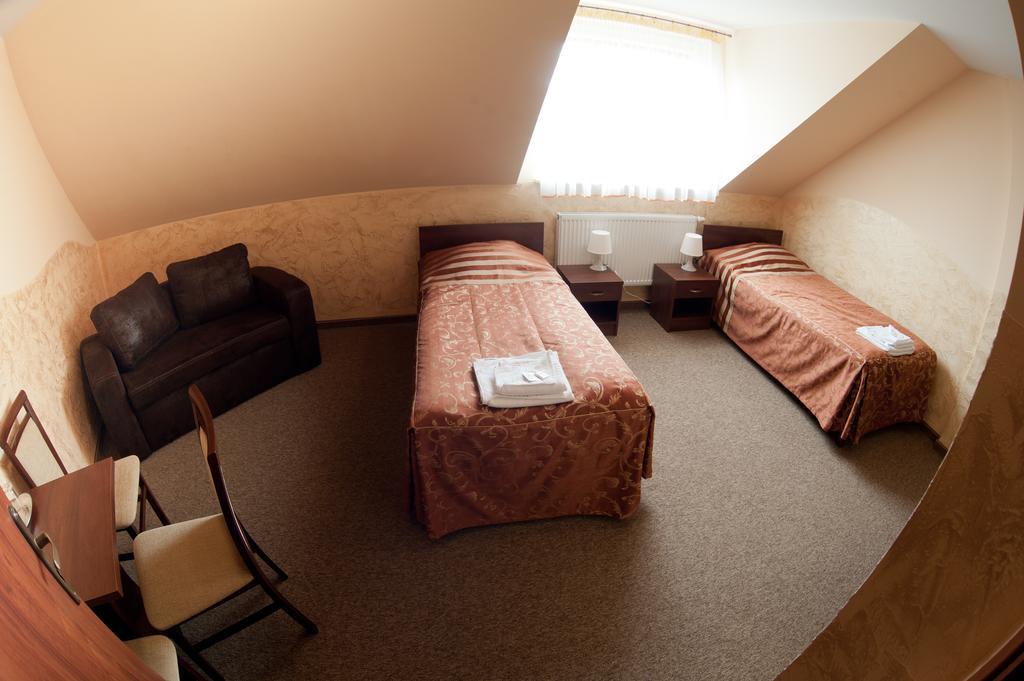 Hotel & Restauracja Okraglak Checiny  Phòng bức ảnh